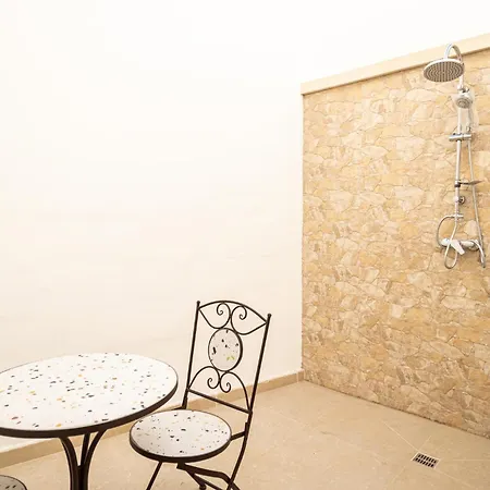 Palazzo Celina فندق مبيت وإفطار غالّيبولي