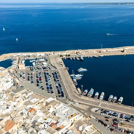 לינה וארוחת בוקר Palazzo Celina 3*