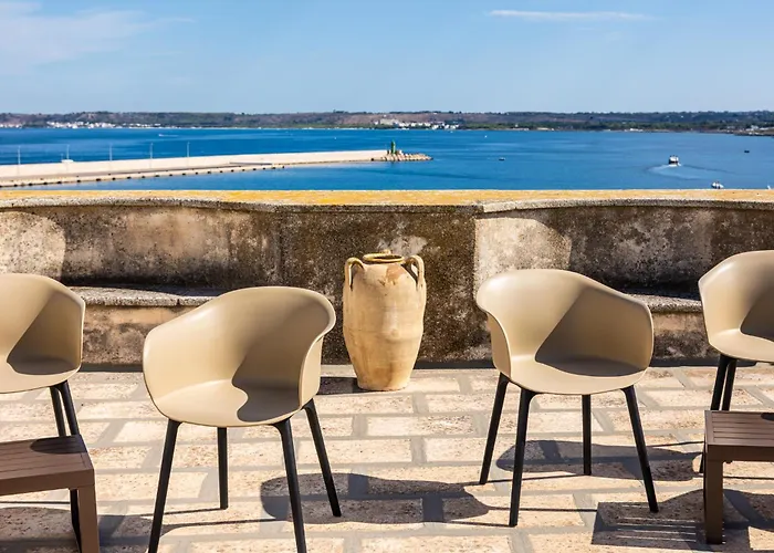 Palazzo Celina فندق مبيت وإفطار غالّيبولي